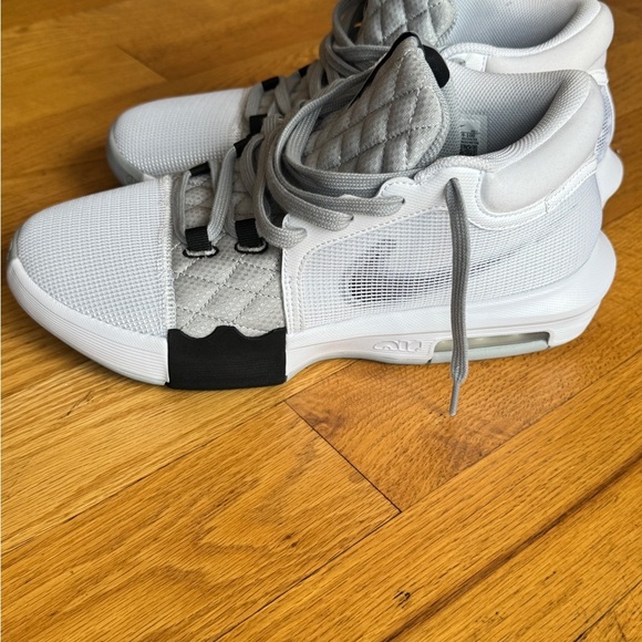 Nike White and Black Athletic Shoes size 10 New,no box - Picture 4 of 8